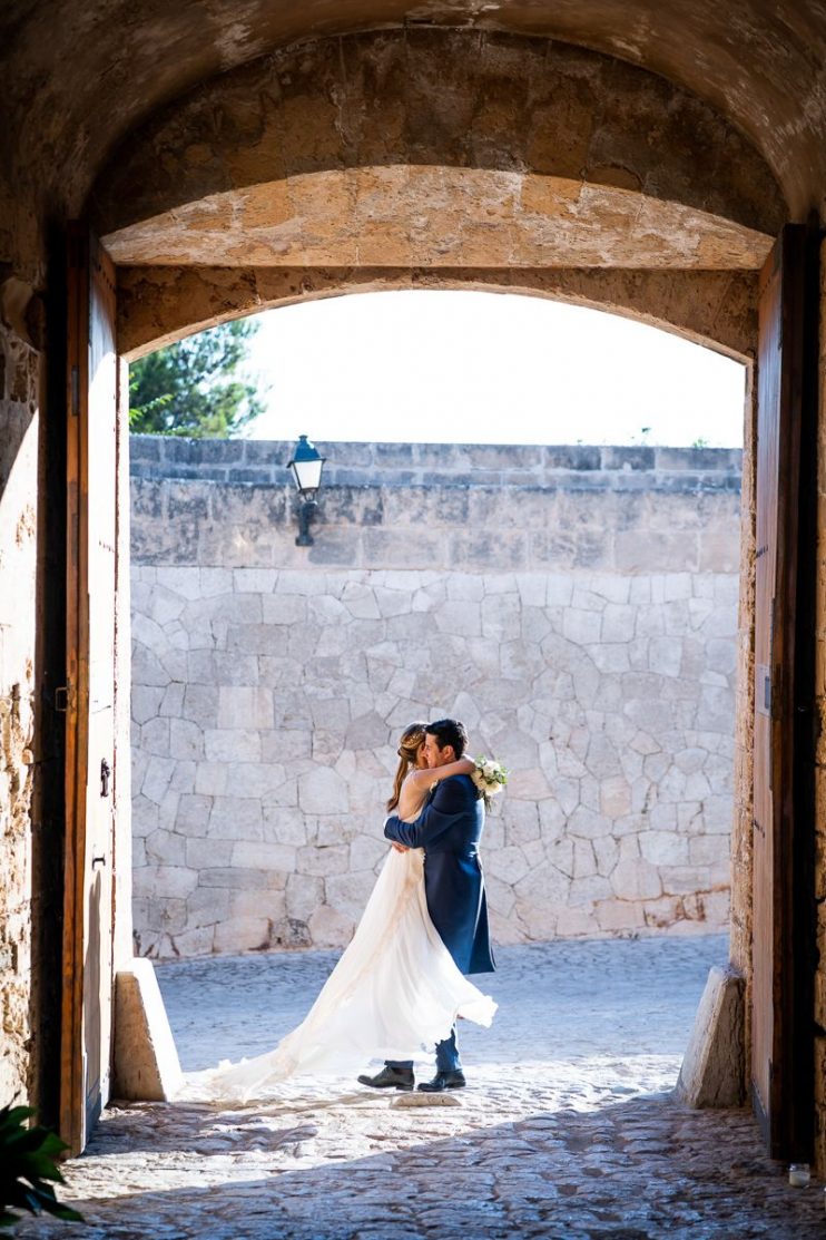 fotografia de boda fotografos mallorca reportaje natural bodas sole alonso castillo san carlos verano bodas con estilo 35