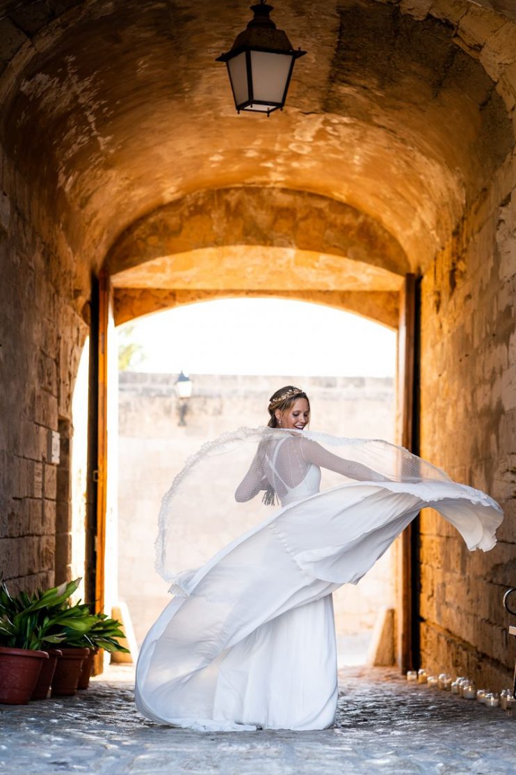 fotografia de boda fotografos mallorca reportaje natural bodas sole alonso castillo san carlos verano bodas con estilo 39