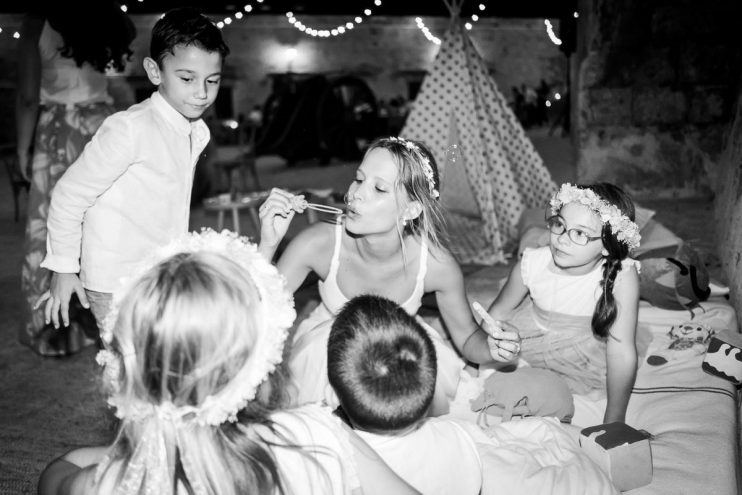 fotografia de boda fotografos mallorca reportaje natural bodas sole alonso castillo san carlos verano bodas con estilo 60